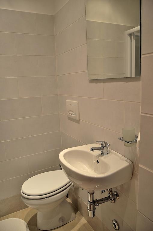 Hostel Castello Maggiore Rome Exterior photo